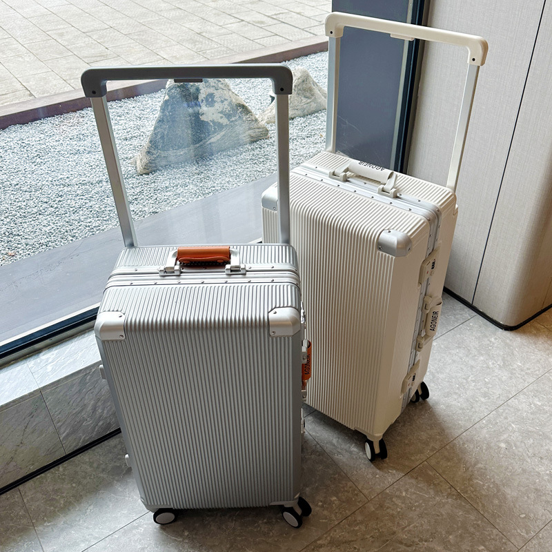 Дорожный чемодан на колесиках, – обзор и цена Aluminum Frame Carry On Luggage